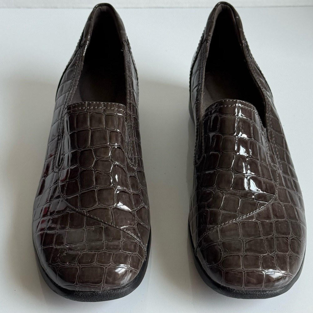 Clarks Brown Moc Croc Patent Leather Slip on Loafers Shoes Women Size 10M